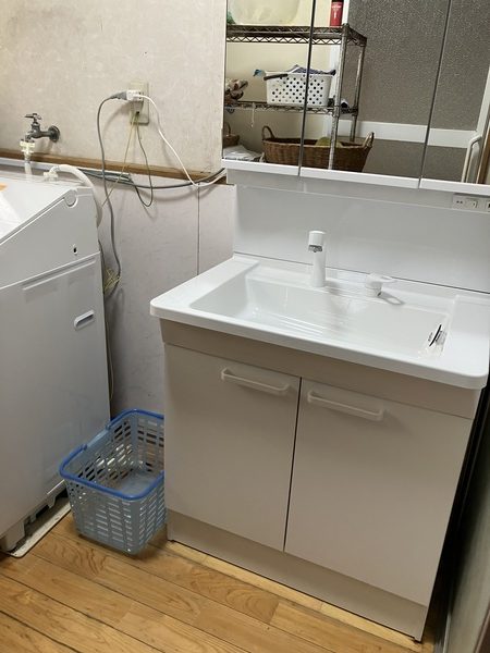 姶良市洗面台リフォーム　～チラシ商品でお得に３面鏡に～