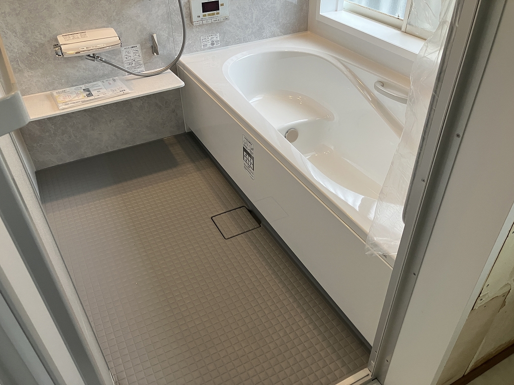 鹿児島市で浴室リフォーム “暖かい段差のないお風呂へ”