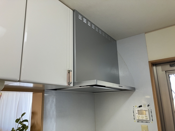 鹿児島市 レンジフード取替　“掃除しやすい薄型シロッコファンへ”